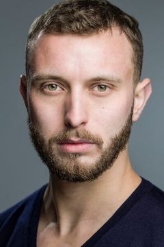 Will Jeffs interpreta Singer (uncredited)