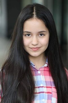 Sofia Renee interpreta High School Student (uncredited)