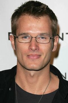 Johann Urb interpreta Shady