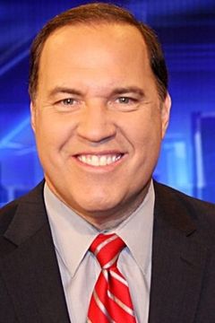 Steve Garagiola interpreta News Anchor