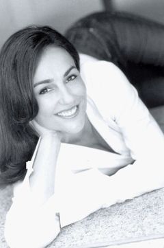 Angela Bennett interpreta Kind Woman