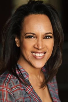 Kim Baptiste interpreta Church Lady Bev