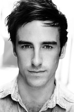 Duncan Ragg interpreta Jake Redman