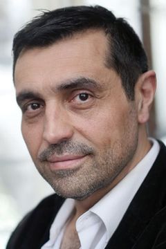 Eric da Costa interpreta Grand Hotel Cannes Security Captain