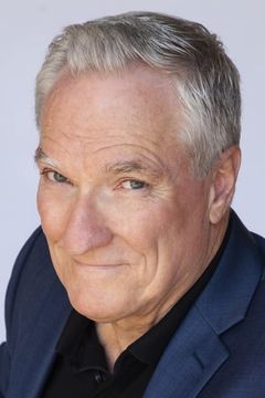 Dennis Cockrum interpreta Terry Milkovich
