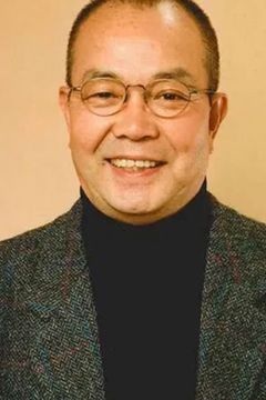 Kousei Tomita interpreta Konsano (voice)