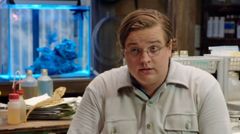 Nathan Derrick interpreta Felix