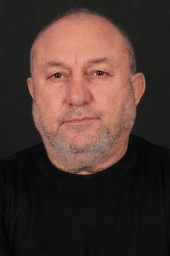 Tayfun Sav interpreta Selman Dayı