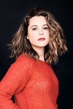 Klara Deutschmann interpreta Rike