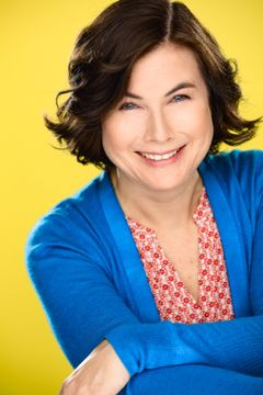 Heather Horton interpreta Chilton Receptionist
