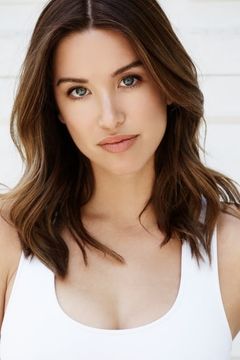 Melissa Bolona interpreta Mia