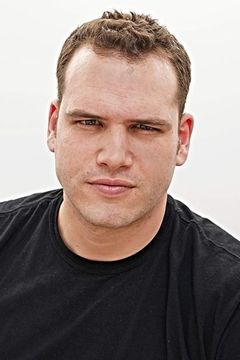 Nate Richman interpreta Big Bro
