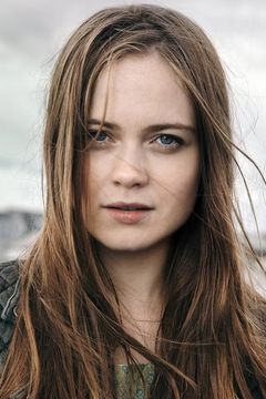 Hera Hilmar interpreta Tanja