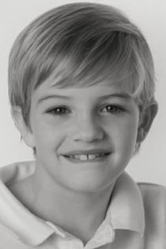 Flynn MacArthur interpreta Boy in Dream
