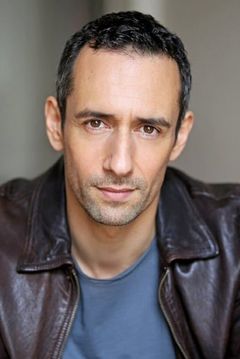 Jean-François Palaccio interpreta Jeune Flic Mérris