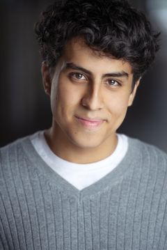 Christopher Martinez interpreta Matthew