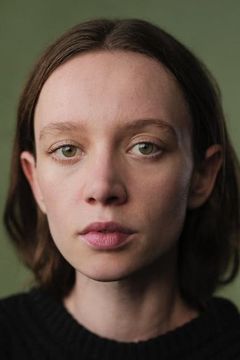 Ishtar Currie Wilson interpreta Sister Anjelica