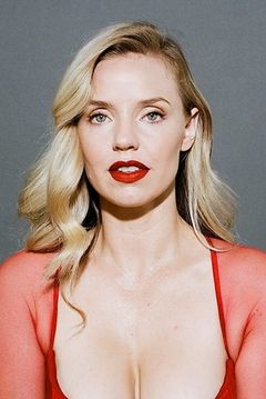 Kelli Garner interpreta Faith Domergue