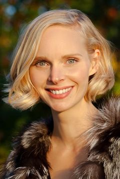 Jenny Marie Muck interpreta Anna Bader