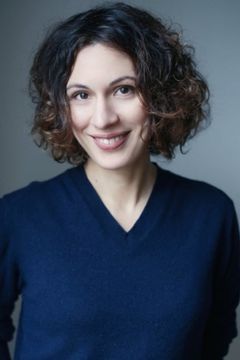 Hyam Zaytoun interpreta Directrice école