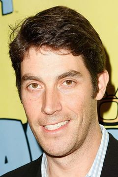 John Viener interpreta Police Dispatcher