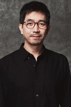 Lee Hwa-ryong interpreta Director of KCDC