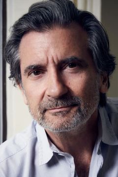 Griffin Dunne interpreta Nicky Pearson