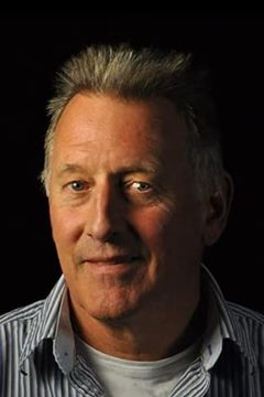 Chip Bray interpreta Middleman