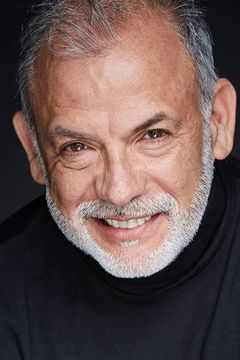 Ricardo Burgos interpreta Victor Mendez