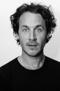 Dustin Demri-Burns interpreta Tread / Thud (voice)