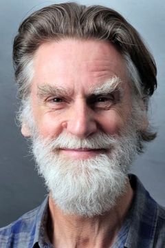 Peter MacQueen interpreta Clive