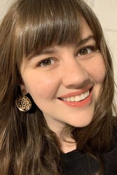 Tess Meyer interpreta Sandra / Additional Voices (voice)
