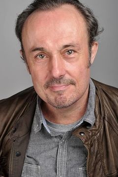 Jonathan Kydd interpreta Barnacle (voice)