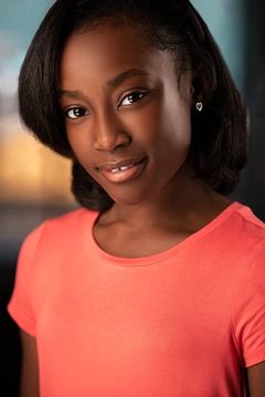 Nishelle Williams interpreta Claudia Volk