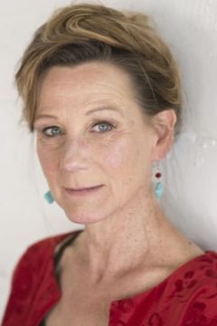 Lorraine Bahr interpreta Lou