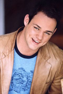 Brian Stanton interpreta FBI Agent Gator