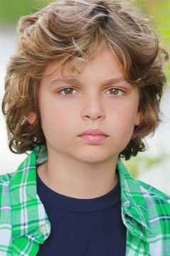 Drake Schirmer interpreta Little Boy at Trailer Park