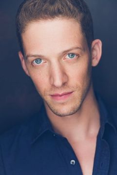 Zach Appelman interpreta Luke Detweiler