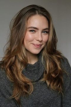 Jade Pedri interpreta Isabelle's Friend #1