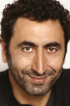Rodney Afif interpreta Sheikh Amr