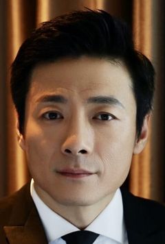 Zu Feng interpreta Instructor Dong