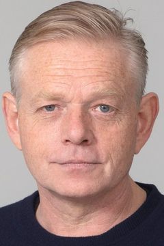 Anders Peter Bro interpreta Lt. Charlier