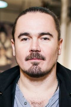 Oleh Mykhailiuta interpreta Uncle Leo (voice)
