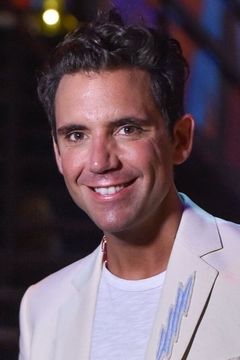 Mika interpreta Mika
