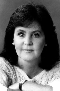 Pauline Collins interpreta Cissy Robson