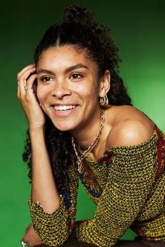 Thalissa Teixeira interpreta Sylvie