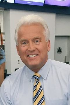 Rick Chambers interpreta Reporter