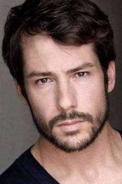 Alejandro Albarracín interpreta Alfonso di Calabria