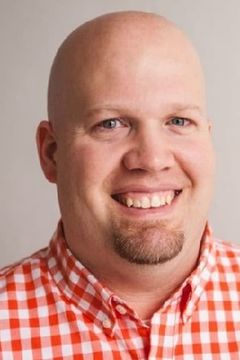 Andy Henderson interpreta Jacob Grimm