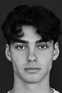Jacob Rott interpreta Ben